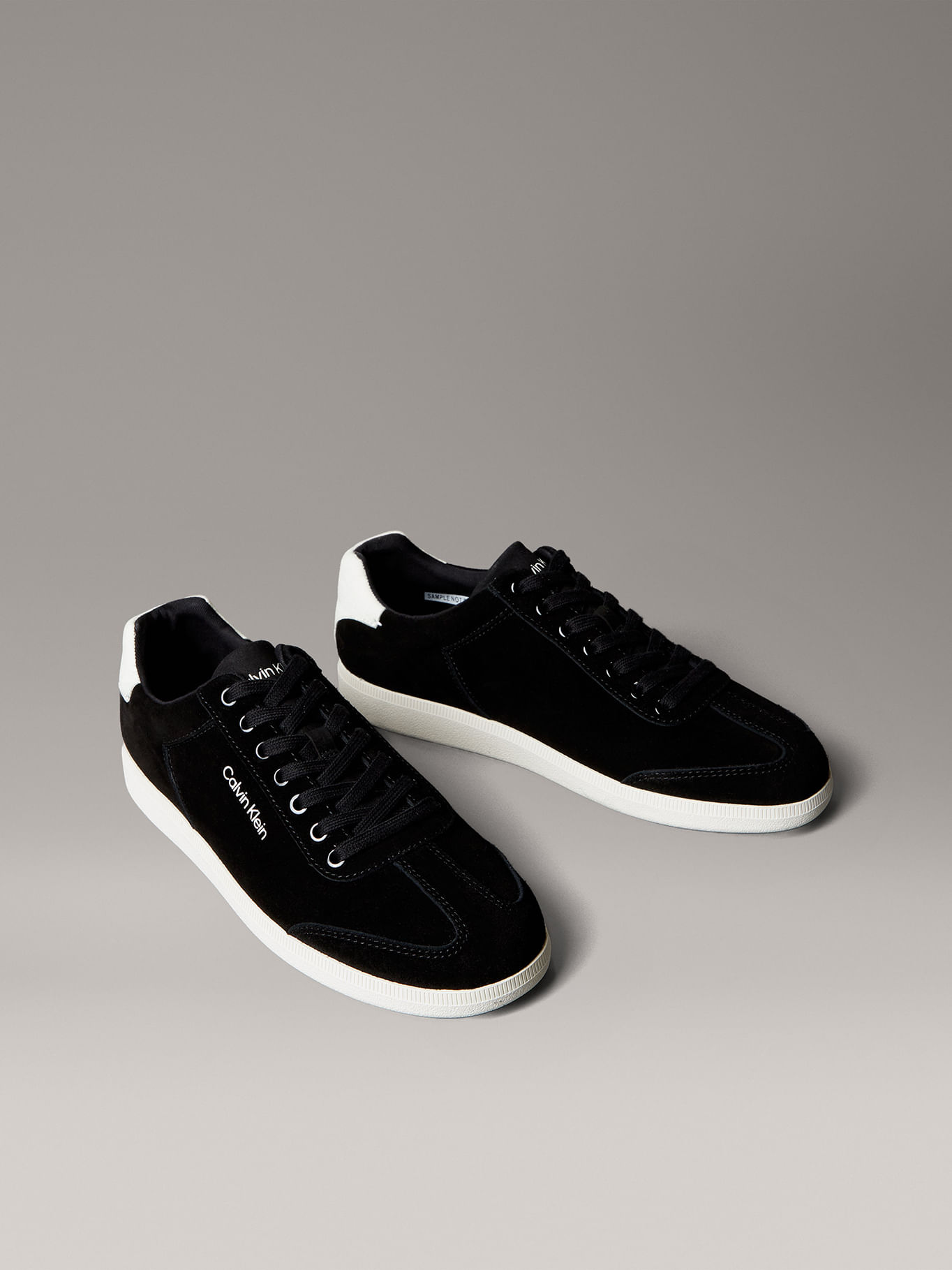 Zapatillas de Corte Bajo con Textura de Gamuza