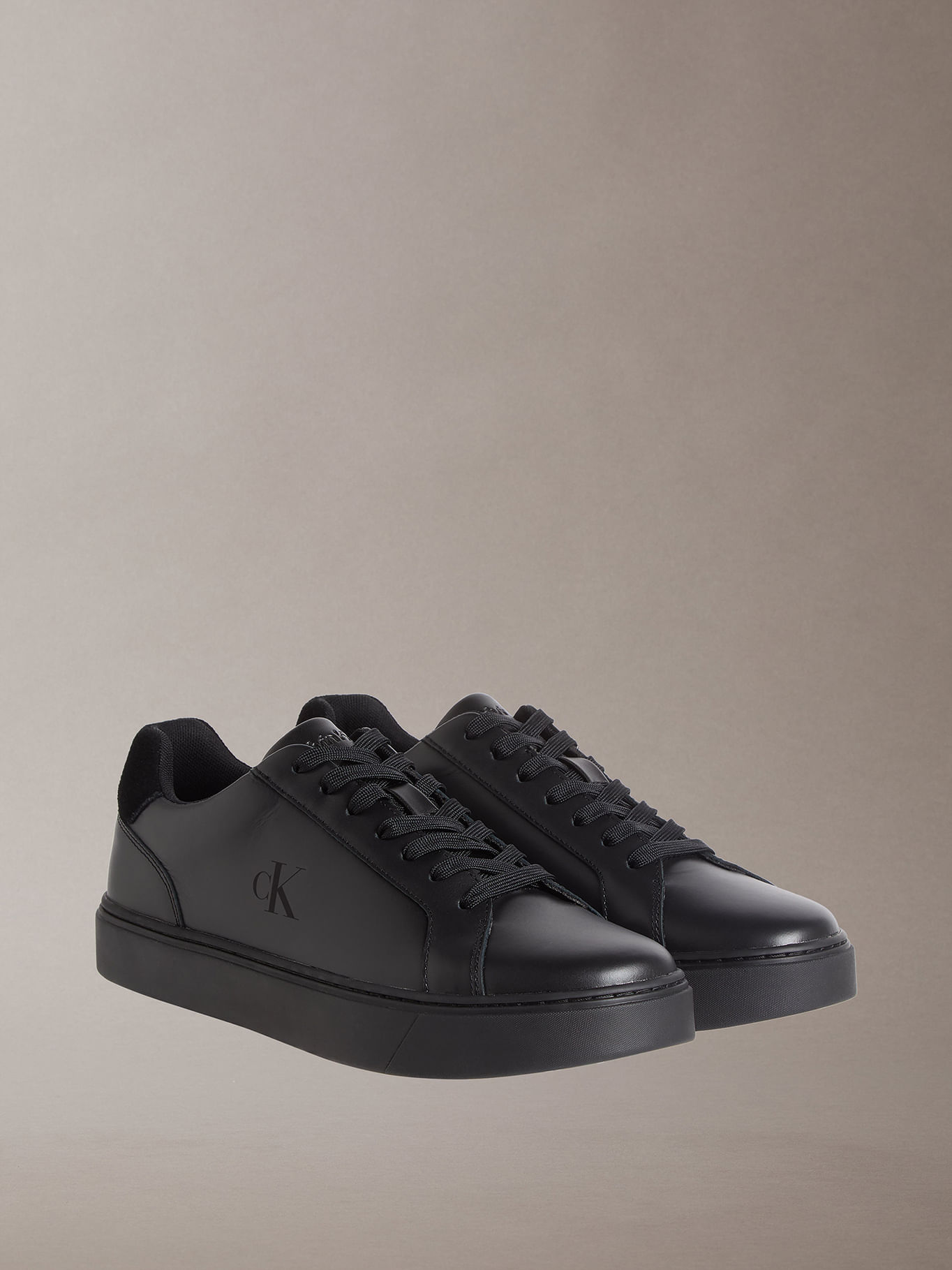 Zapatillas Classic en Cuero